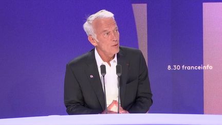 les droits de douane, la réforme de l'assurance chômage... le 8h30 de patrick martin