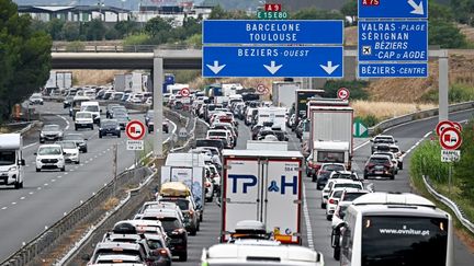 direct. chassé croisé de l'été : déjà 500 km de bouchons sur les routes, un samedi classé noir dans le sens des départs en vacances