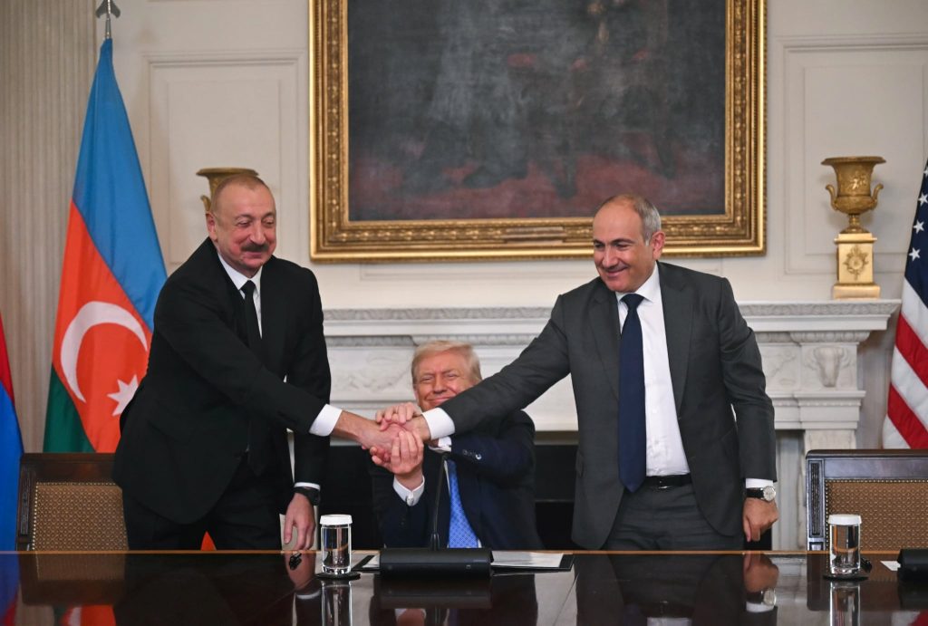 l'arménie et l'azerbaïdjan s'engagent, selon donald trump, à "cesser définitivement" tout conflit