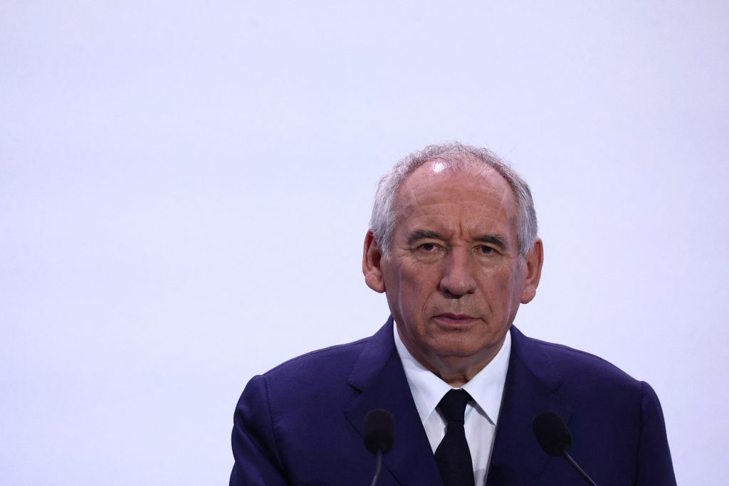 suppression de deux jours fériés : le gouvernement confirme viser 4,2 milliards d'euros d’économies dès 2026