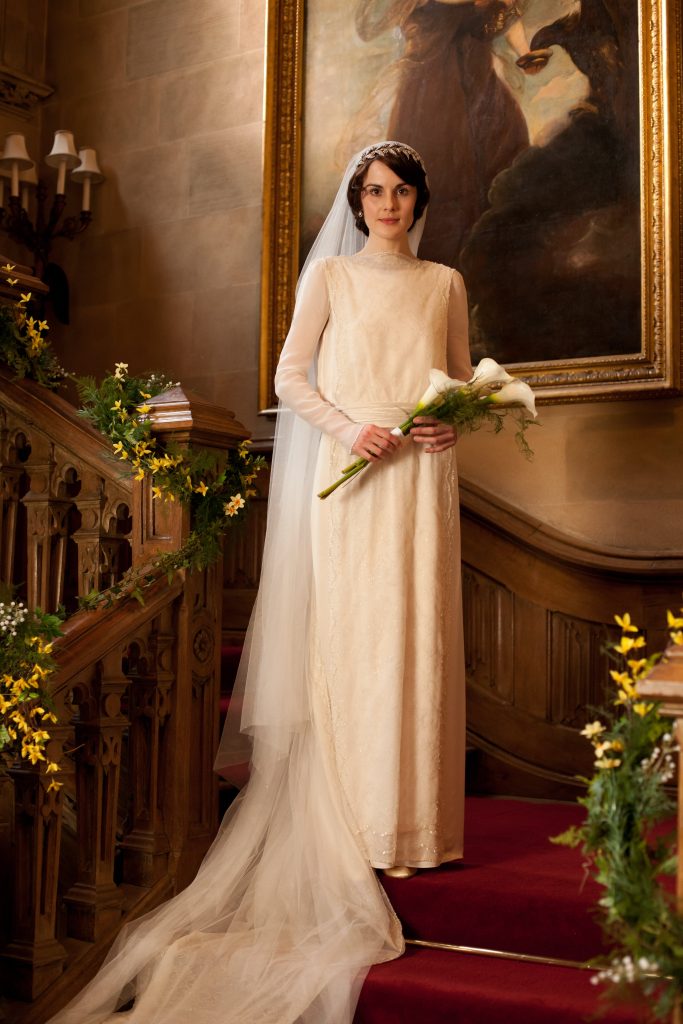 "downtown abbey" : les décors et costumes de la série culte vendus aux enchères