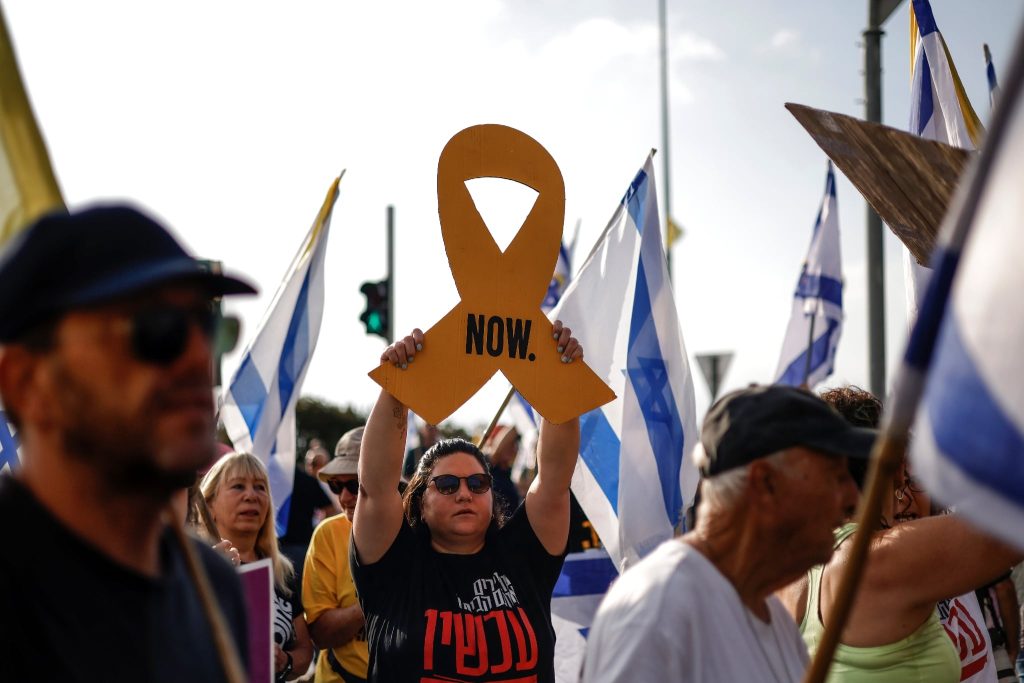 manifestations en israël pour demander un accord sur la libération des otages à gaza