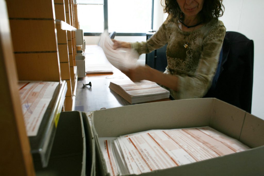 allocations familiales, faux arrêts de travail, piscines non déclarées… les chiffres spectaculaires de la fraude sociale et fiscale