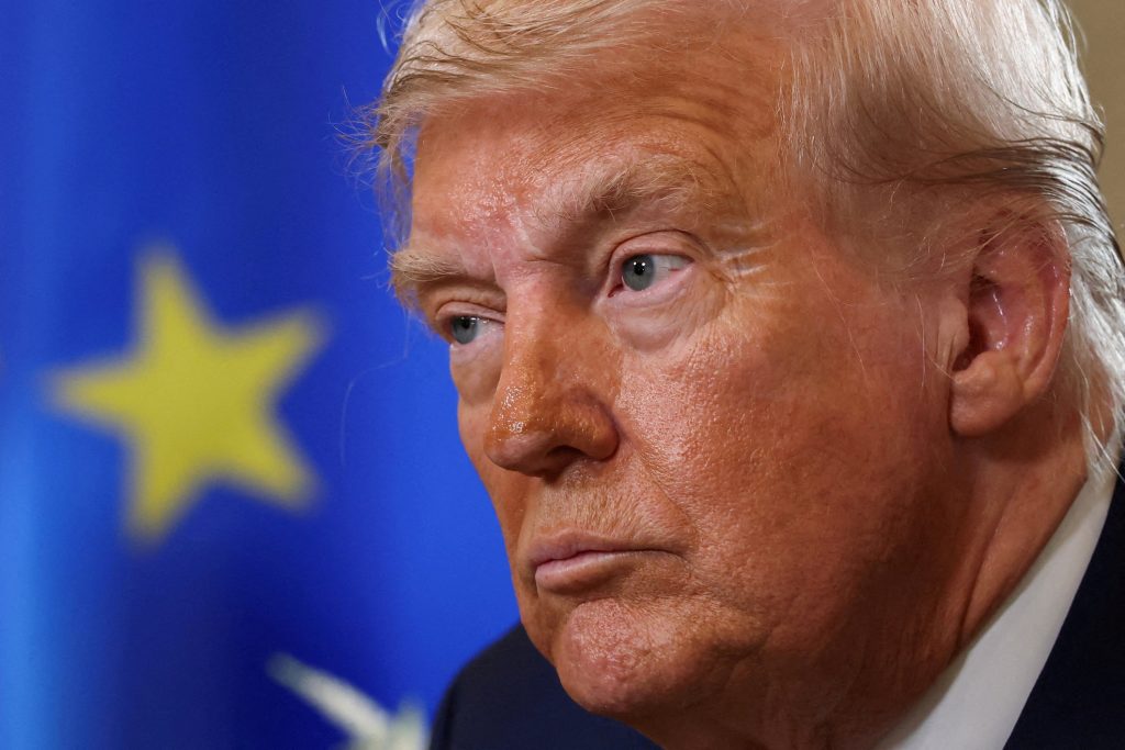 trump demande la démission du patron du géant américain intel