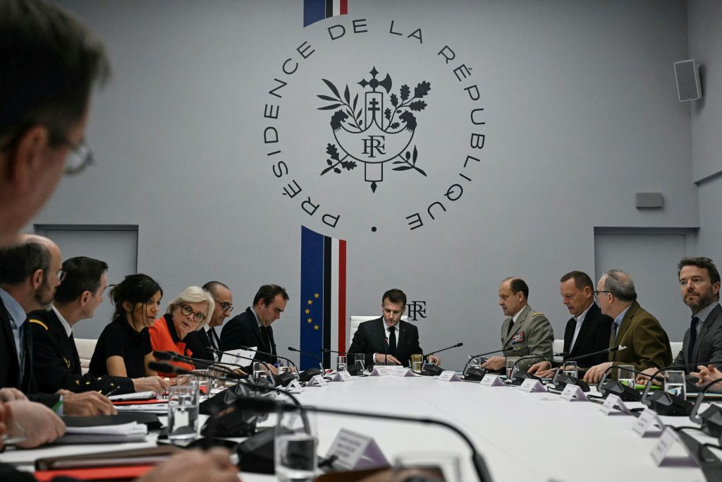 en direct. israël poursuit ses frappes sur l'iran et le liban, un nouveau conseil de défense à l'elysée