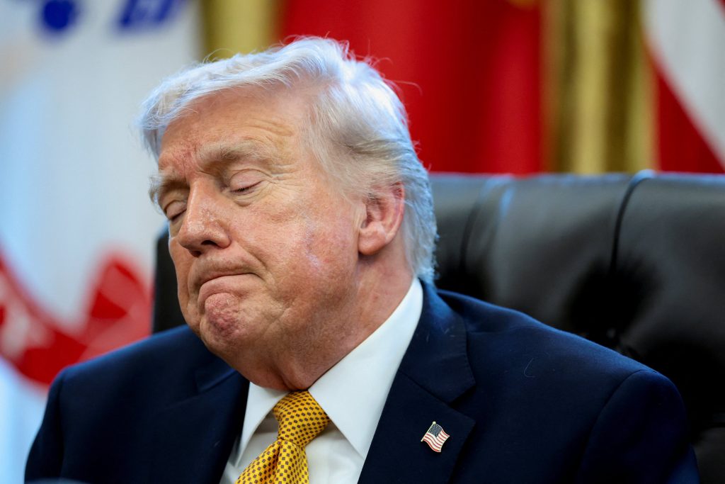 États unis : donald trump revoit sa stratégie migratoire et s’attire les critiques de son camp