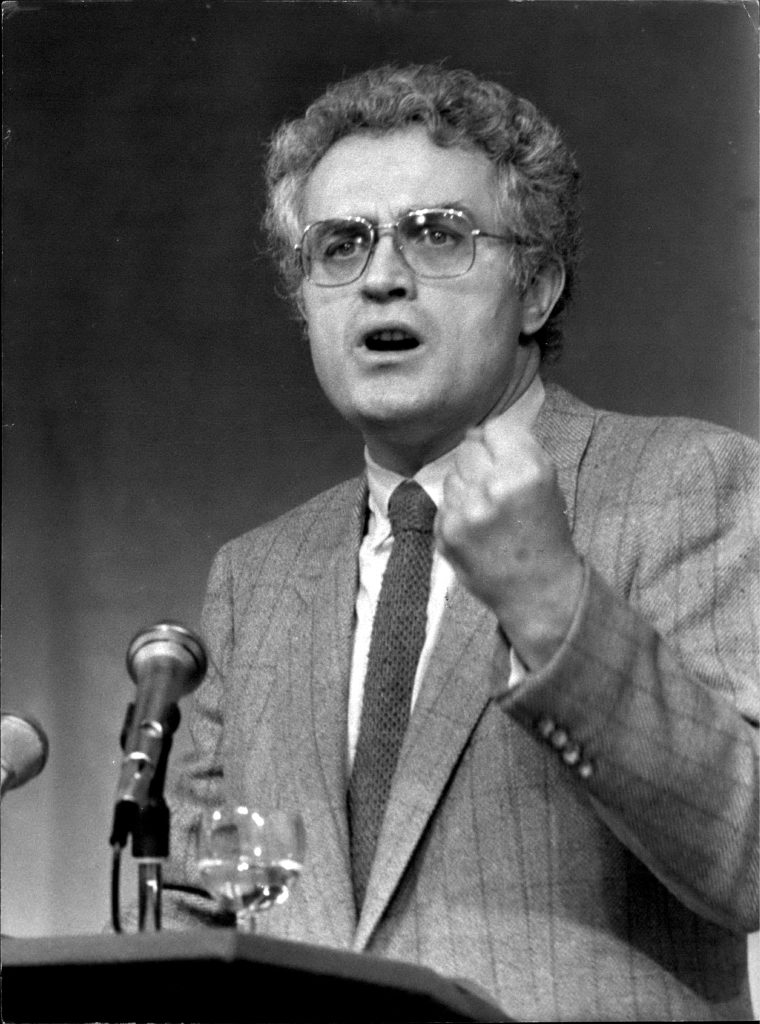 mort de lionel jospin, son premier portrait dans l'express : "un homme tendre qui ne sait pas sourire sur commande"