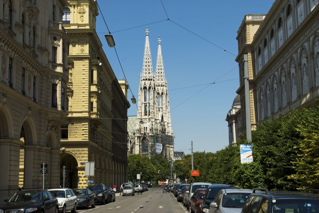 "c'est leur plaque tournante en europe" : comment la russie espionne depuis vienne