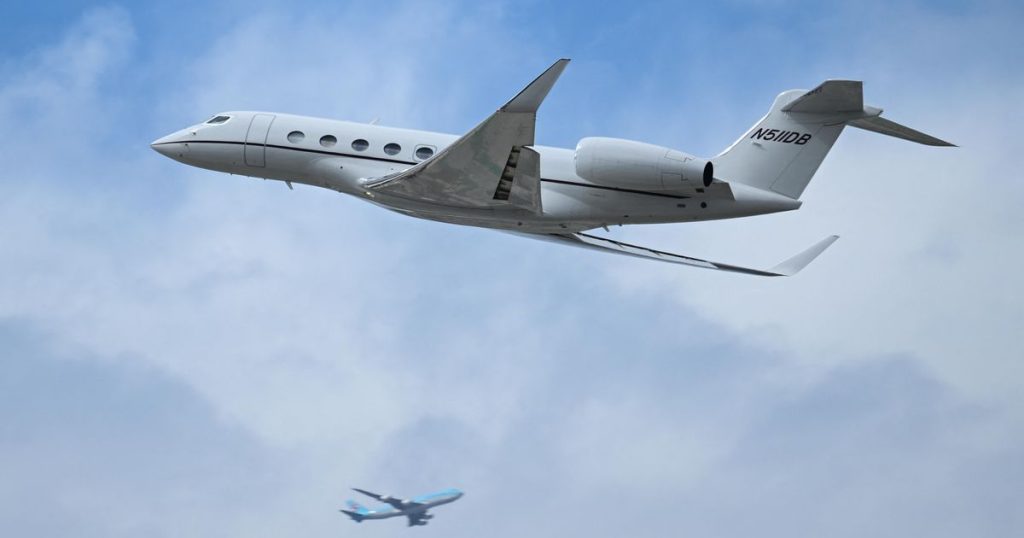 « les prix peuvent grimper jusqu’à 190 000 euros » : quand les plus fortunés s’arrachent des jets privés pour quitter dubai