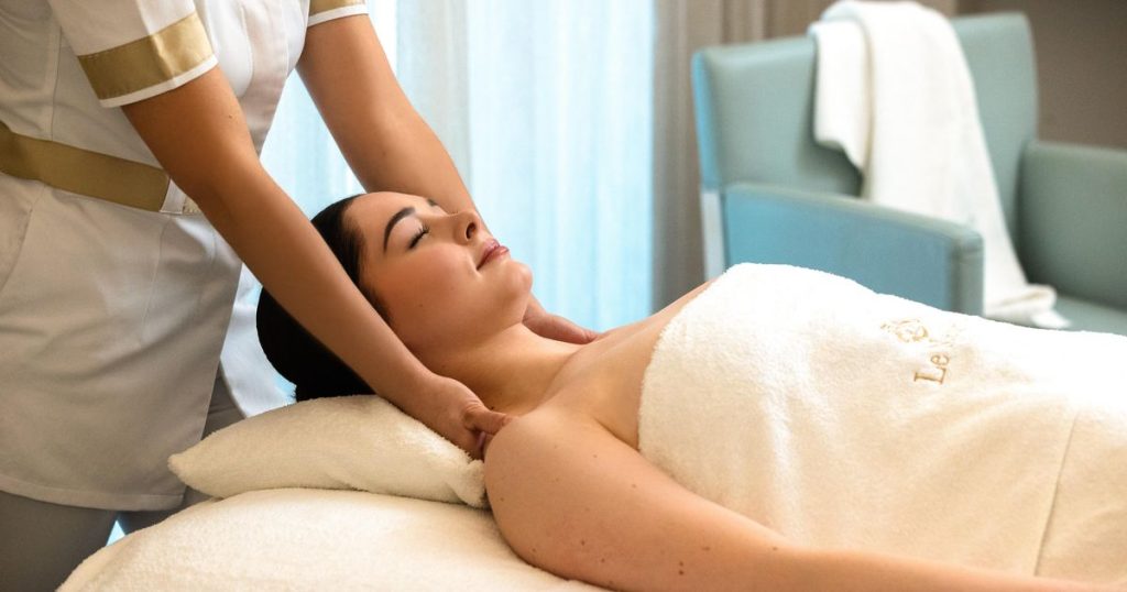 coupe de cheveux, soin régénérant, massage californien ou encore soin anti âge, les soins de palace à tester pour un coup de fouet printanier !