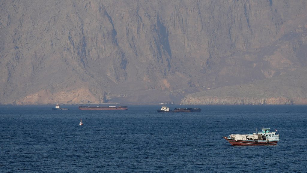 blocage du détroit d'ormuz : l'iran cherche désespérément où stocker son pétrole