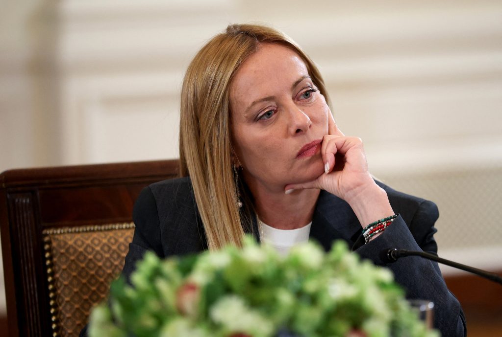 "racaille fasciste" : giorgia meloni prise pour cible par un présentateur russe