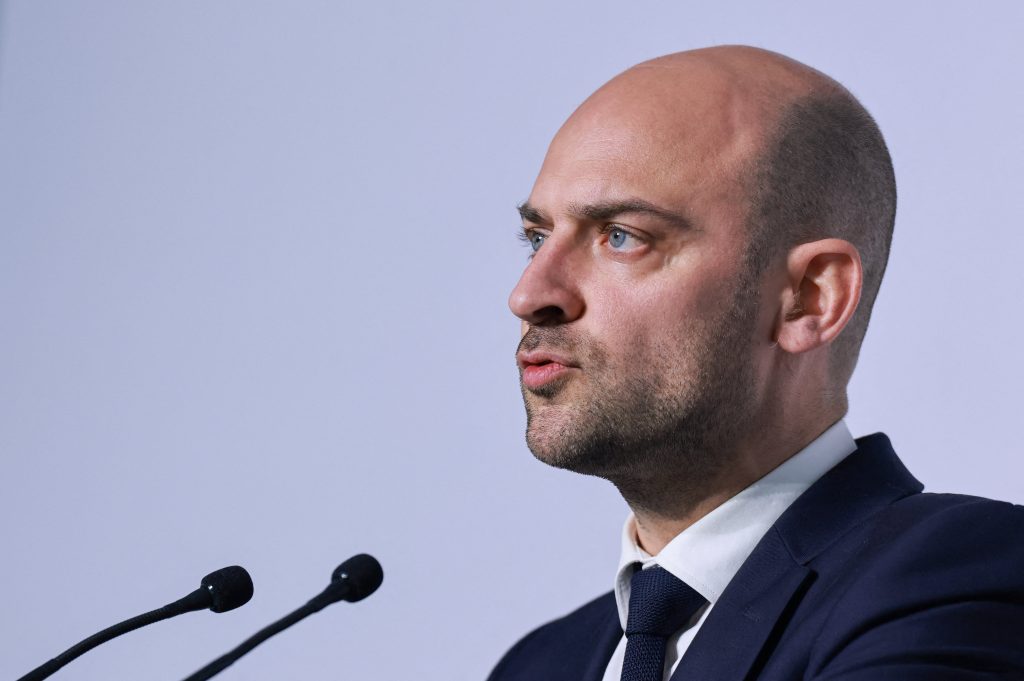 en direct. la france dénonce un "crime de guerre" après la mort de deux de ses soldats au liban