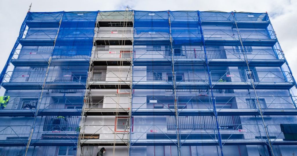 « pour les copropriétés les plus dégradées, c’est la double peine » : la rénovation en copro sous haute tension