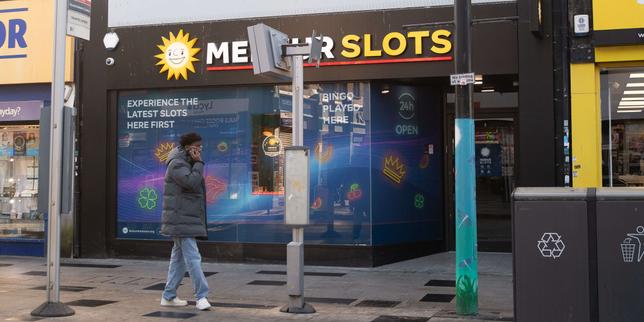 au royaume uni, la multiplication des « minicasinos » favorise l’addiction aux jeux