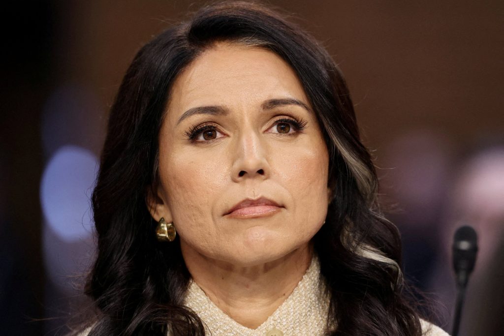 départ de tulsi gabbard : le camp anti guerre perd du terrain dans l'entourage de donald trump