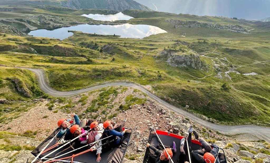 dormir en montagne : du refuge classique à la falaise suspendue