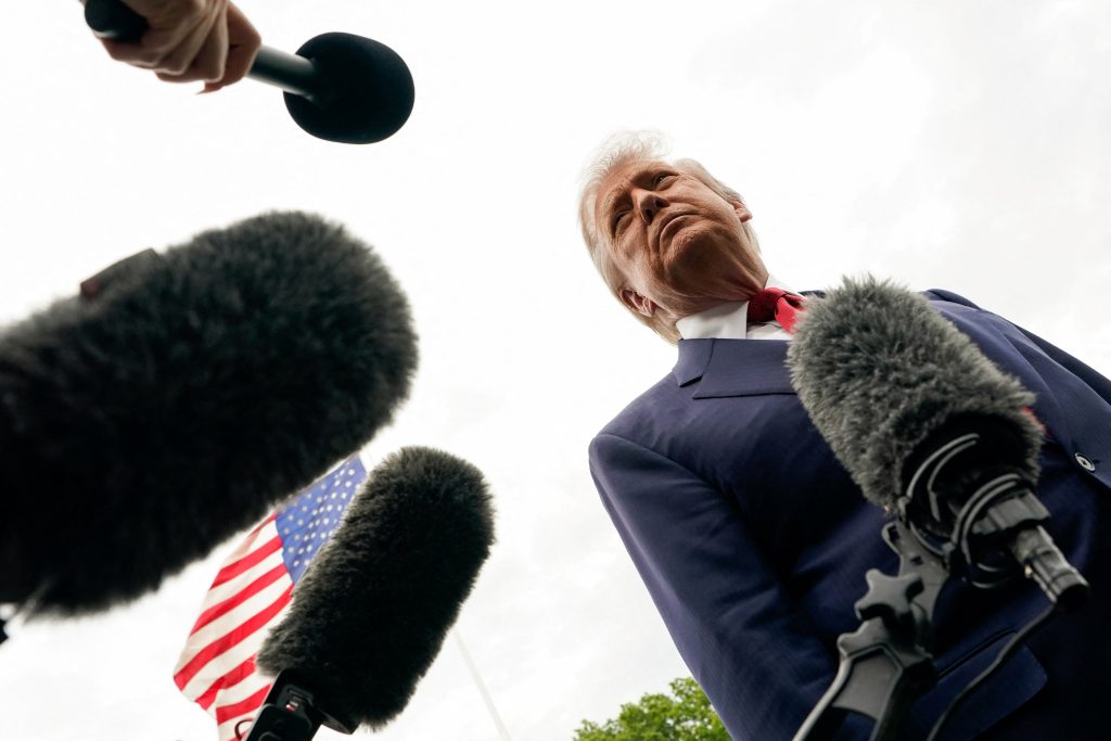 donald trump et les dossiers sur les ovnis : un écran de fumée politique ?