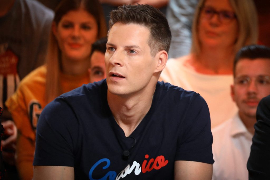 ventes de livres : matthieu delormeau ou gabriel attal, qui démarre le mieux ?