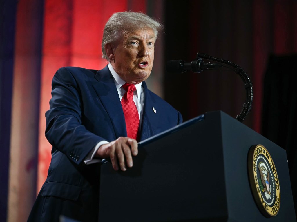 dans une volte face, l'administration trump examine la possibilité d'encadrer les ia