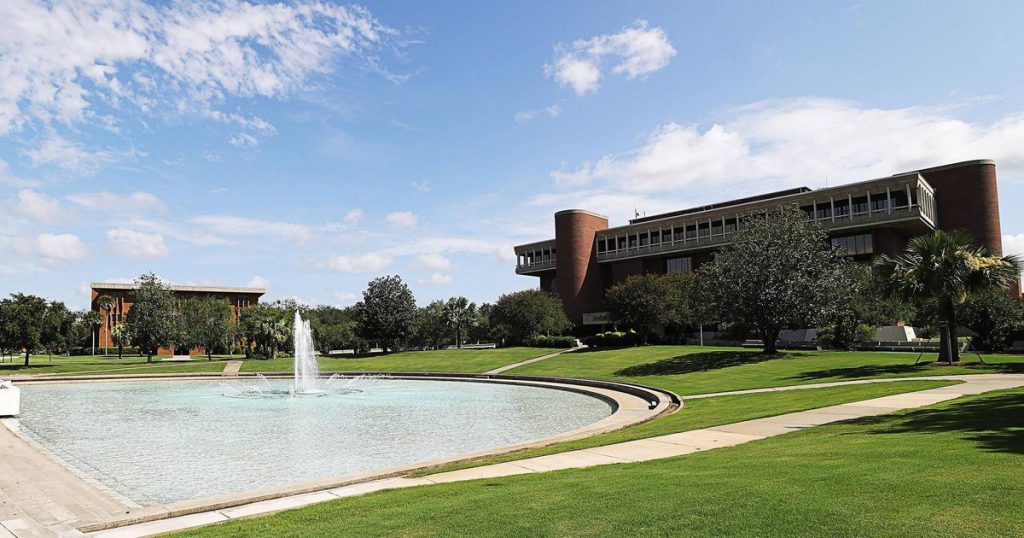 la « bataille de floride » : comment un discours de remise de diplômes complètement raté a peut être marqué le début de la révolte mondiale contre l’ia